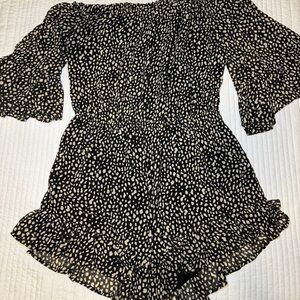Eesome Black and Cream Patterned Romper. NWOT Never worn, tried on Sz Large